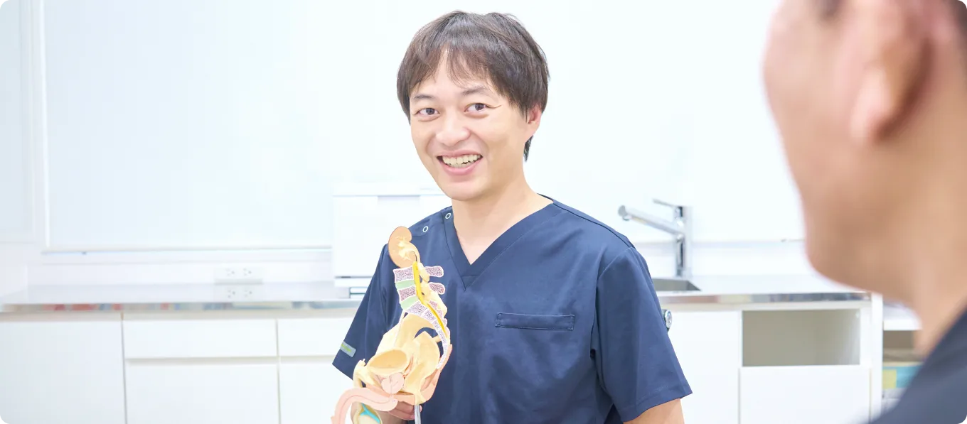 患者さんと話す院長